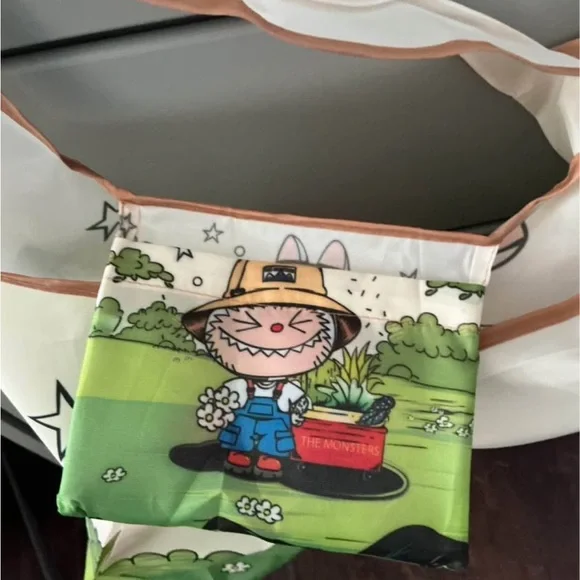 Labubu large tote with inside pocket - Picture 3 of 3